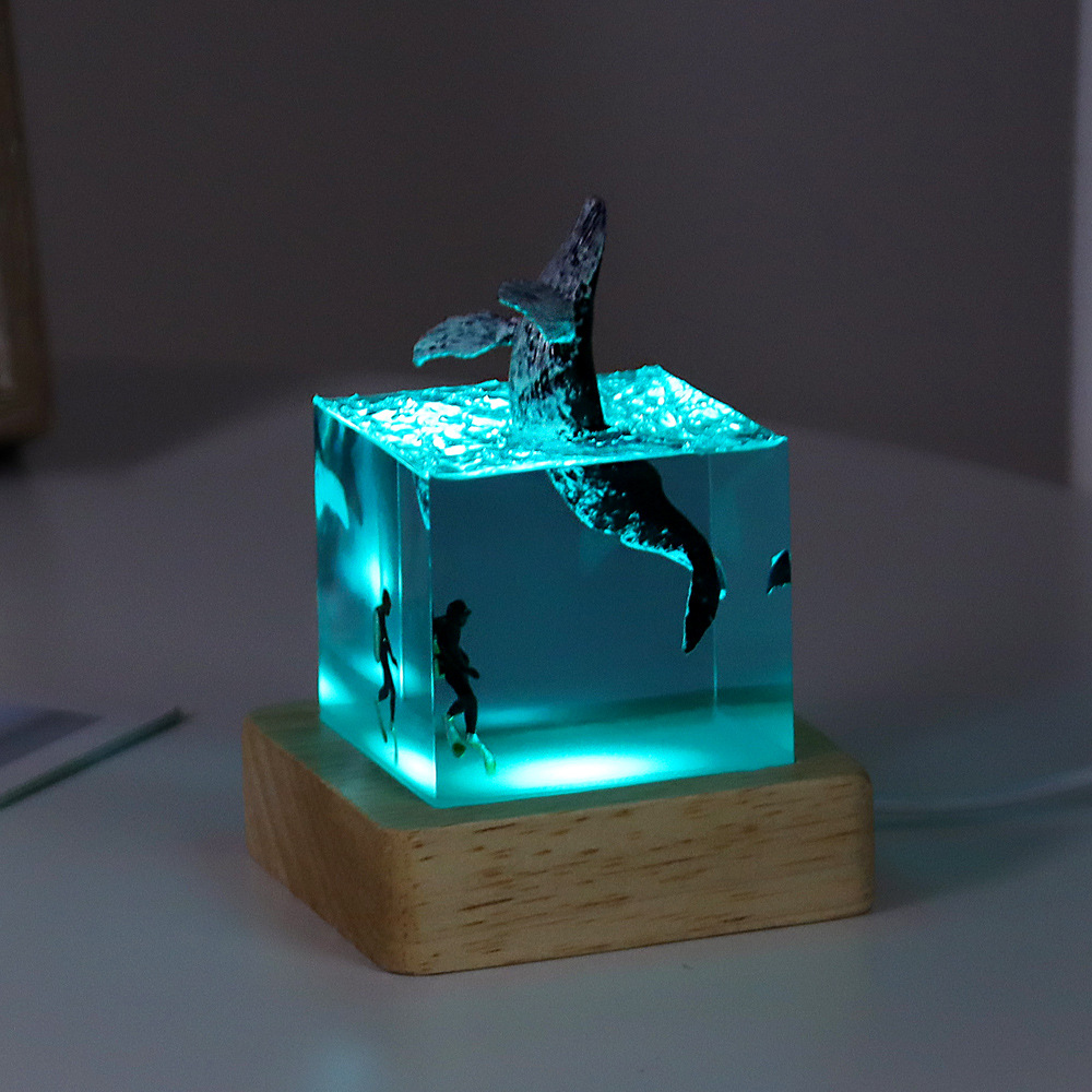 Pryxo™ Ocean Whale Resin Cube🐋